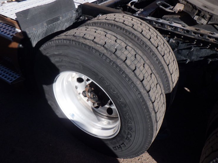 2022-volvo-vnl-760-image-14