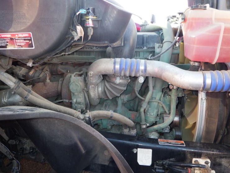 2021-volvo-vnl-300-image-29