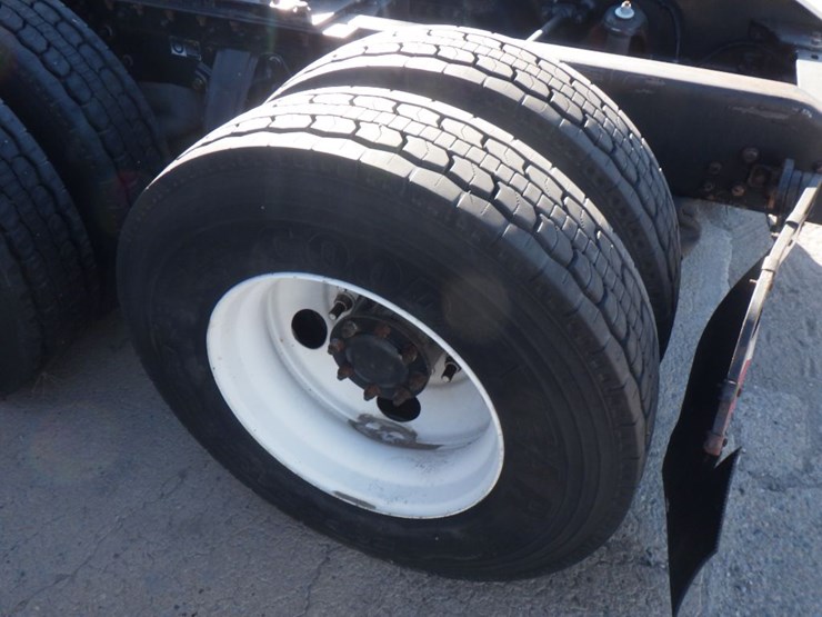 2016-kenworth-t680-image-10