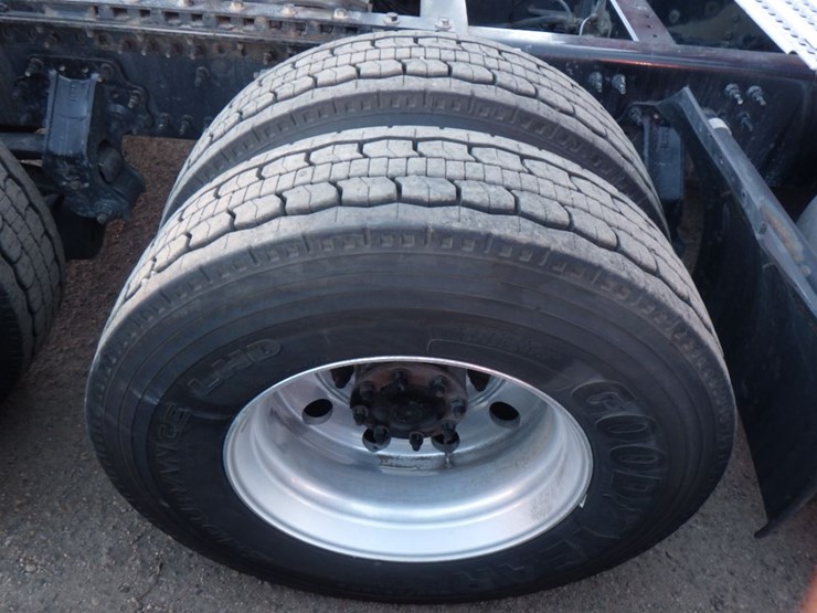 2020-volvo-vnl-760-image-7