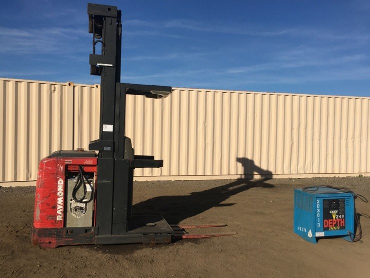raymond-540-0pc30tt-narrow-aisle-forklift,-image-1