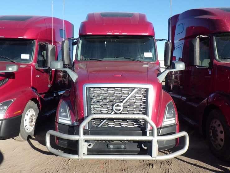 2020-volvo-vnl-760-image-2