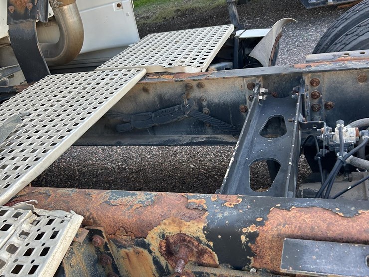 1999-volvo-vnl64t770-image-55