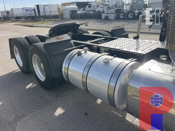 2014-mack-pinnacle-chu613-image-4