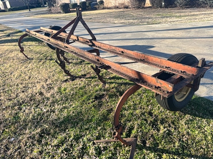 pittsburgh-4-row-cultivator-with-gauge-wheels-image-10