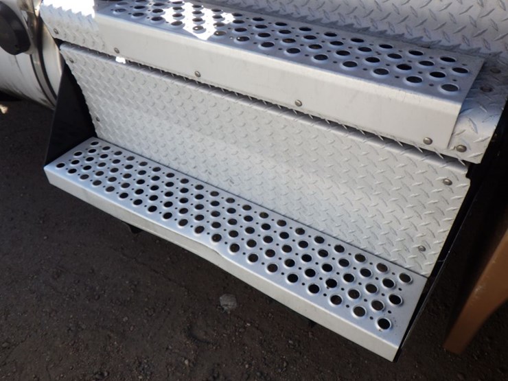 2022-kenworth-t680-image-5