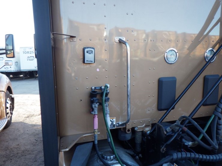 2022-kenworth-t680-image-19