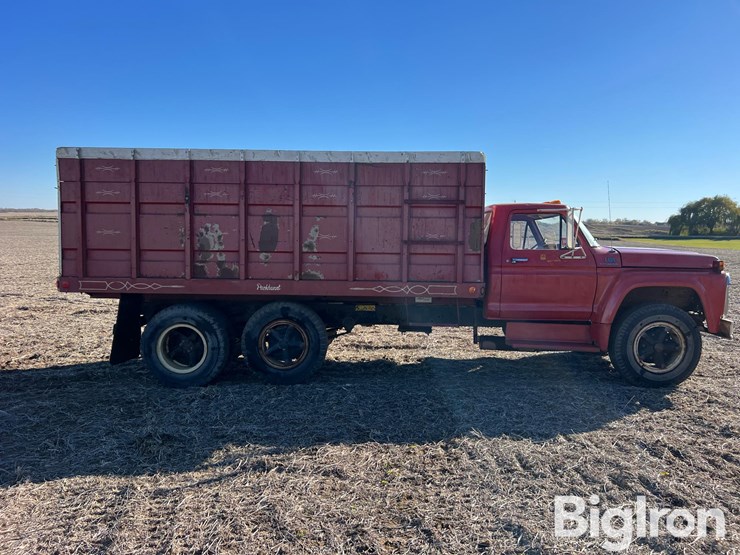 1975-ford-f700-image-4