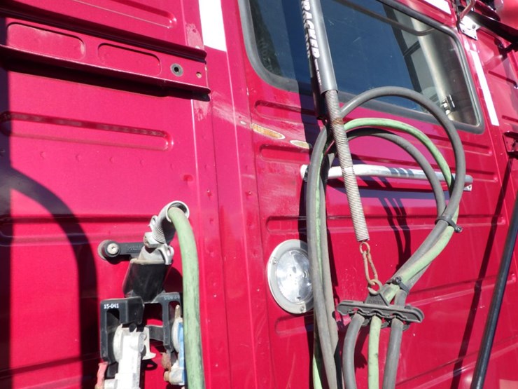 2021-volvo-vnl-300-image-20