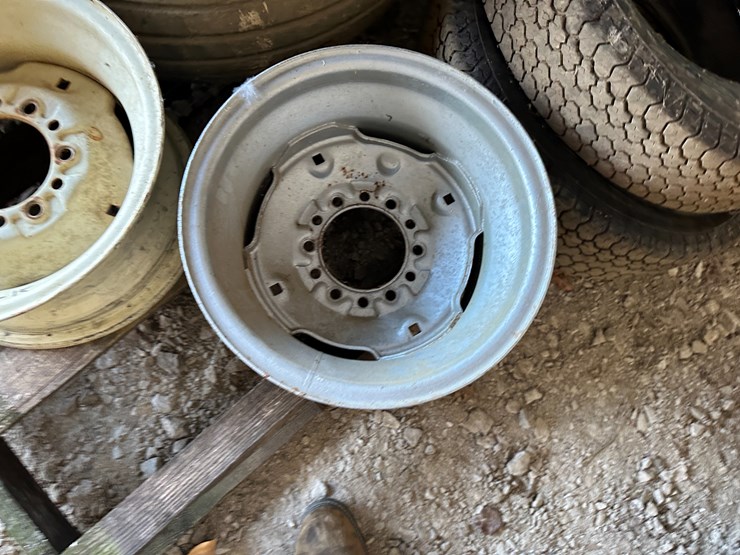 #35879-•-lot-of-(5)-tires-&-(3)-rims-image-2