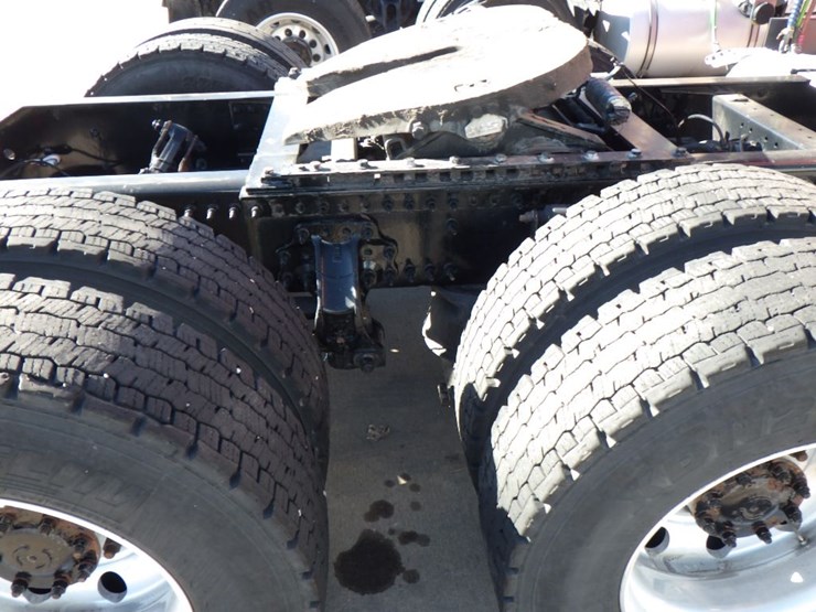 2020-volvo-vnl-760-image-6