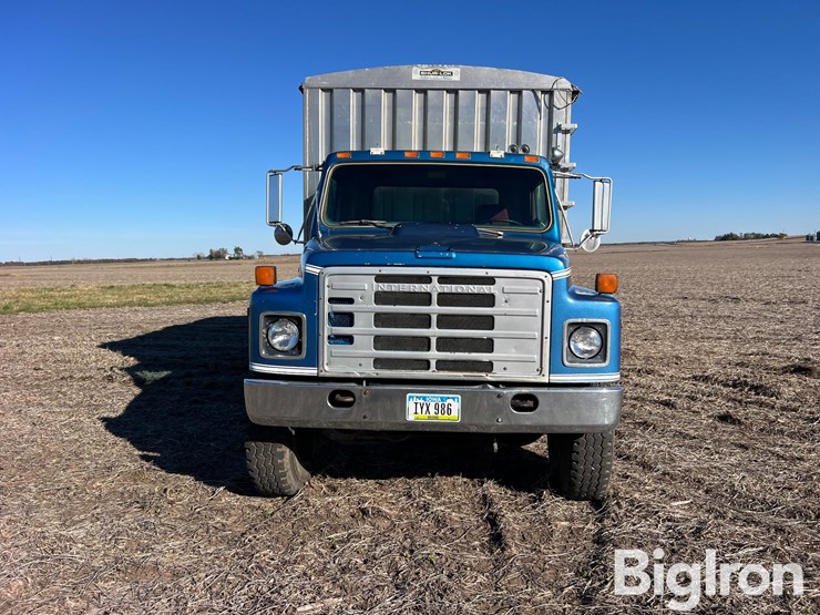 1983-international-f1954-tri/a-grain-truck-image-2