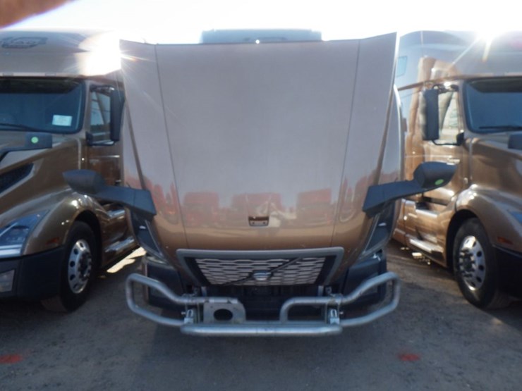 2022-volvo-vnl-760-image-23