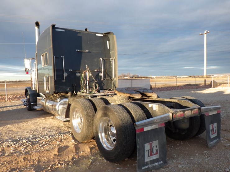 2023-peterbilt-389-image-14