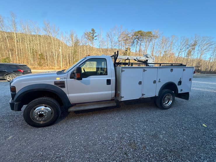 2010-ford-f550-image-4