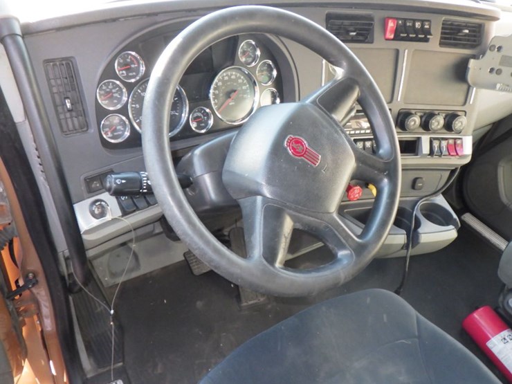 2022-kenworth-t680-image-19