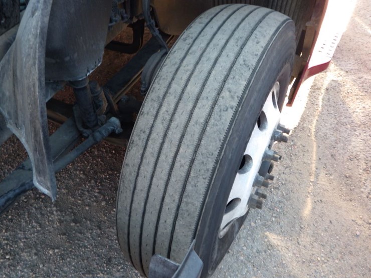 2021-volvo-vnl-300-image-27