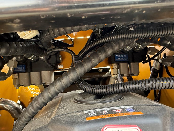 #82-•-unused-agt-mx-crt23-stand-on-tracked-loader-mxcrt232025j00637-inv#-35702-image-26