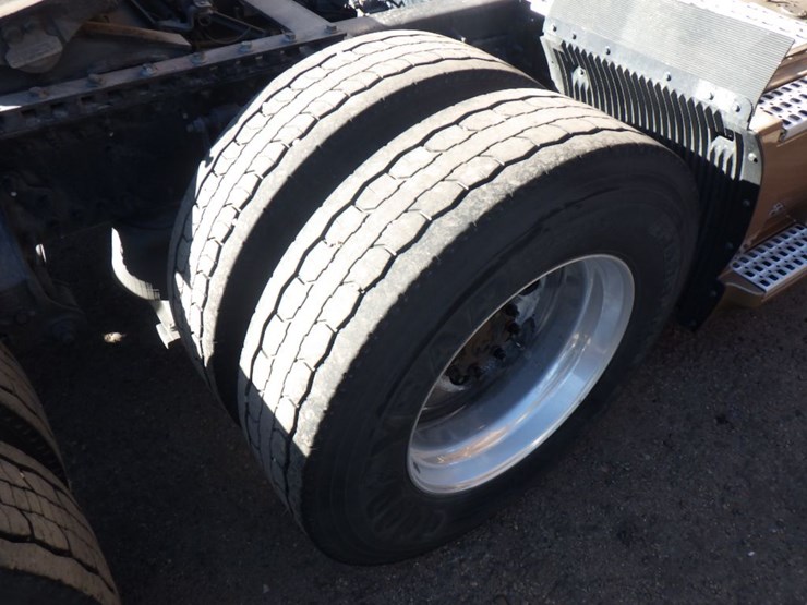 2022-volvo-vnl-760-image-5