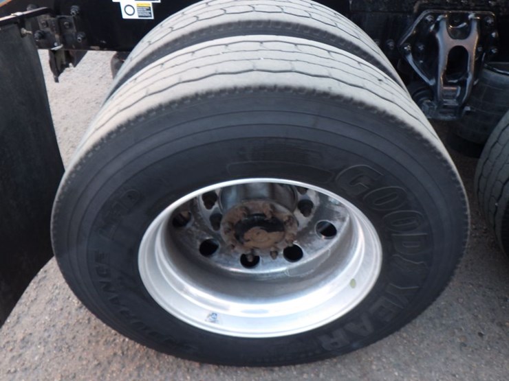 2022-kenworth-t680-image-11