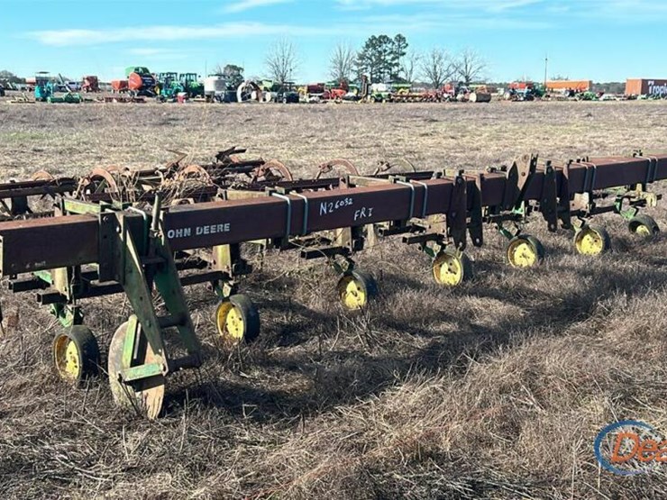 john-deere-825-image-1