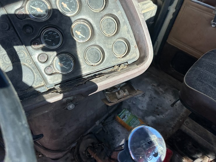 1974-ford-9000-image-60