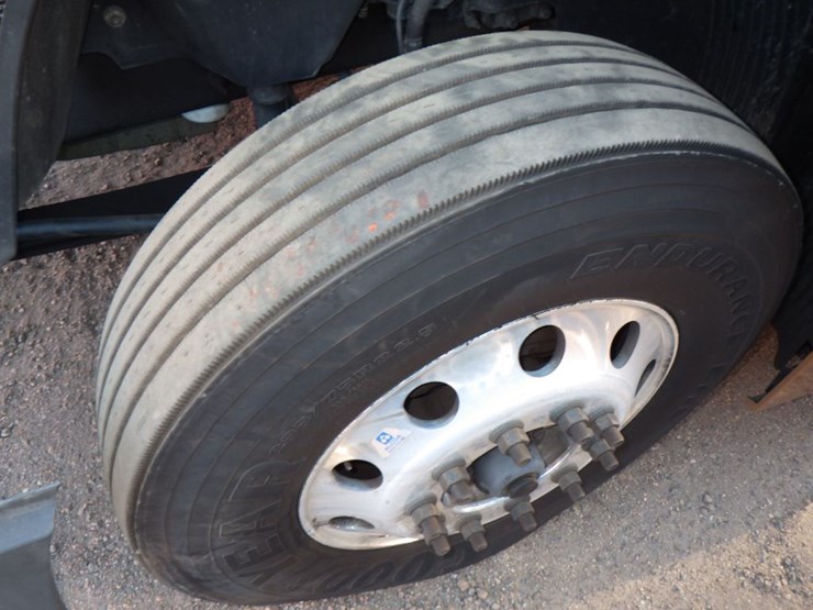 2022-volvo-vnl-760-image-26