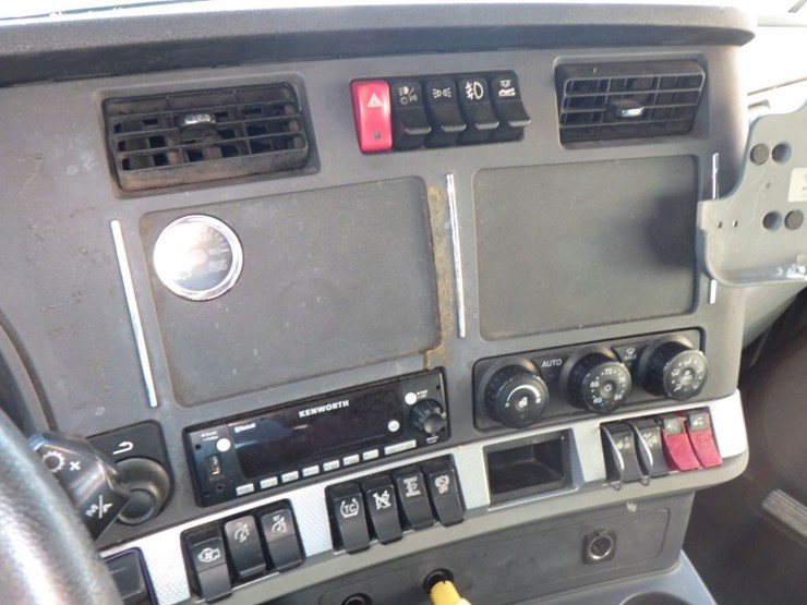 2022-kenworth-t680-image-24