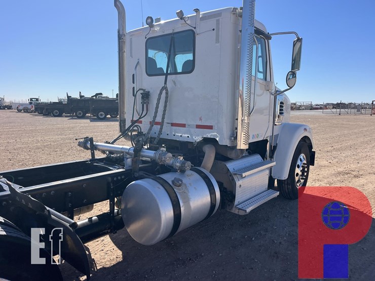 2021-freightliner-coronado-122-sd-image-3