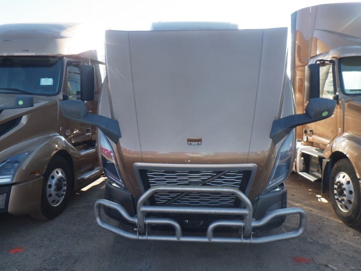 2022-volvo-vnl-760-image-23