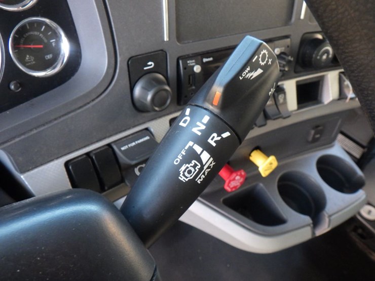 2022-kenworth-t680-image-16