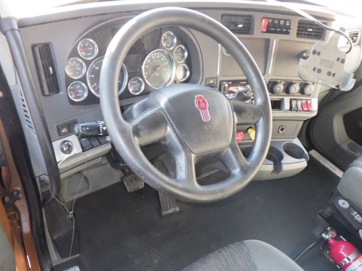 2022-kenworth-t680-image-24
