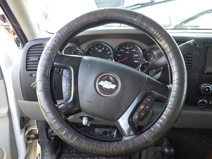 2012-chevrolet-3500-image-23