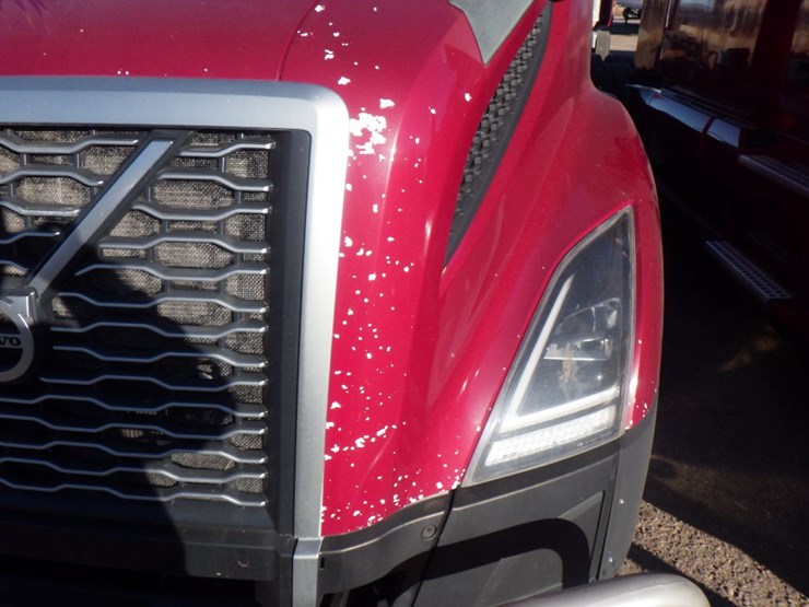 2021-volvo-vnl-300-image-26