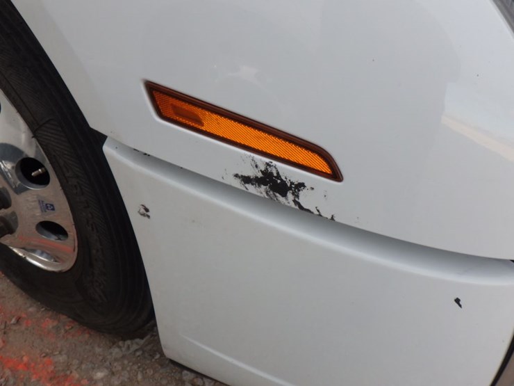 2022-volvo-vnl-860-image-4