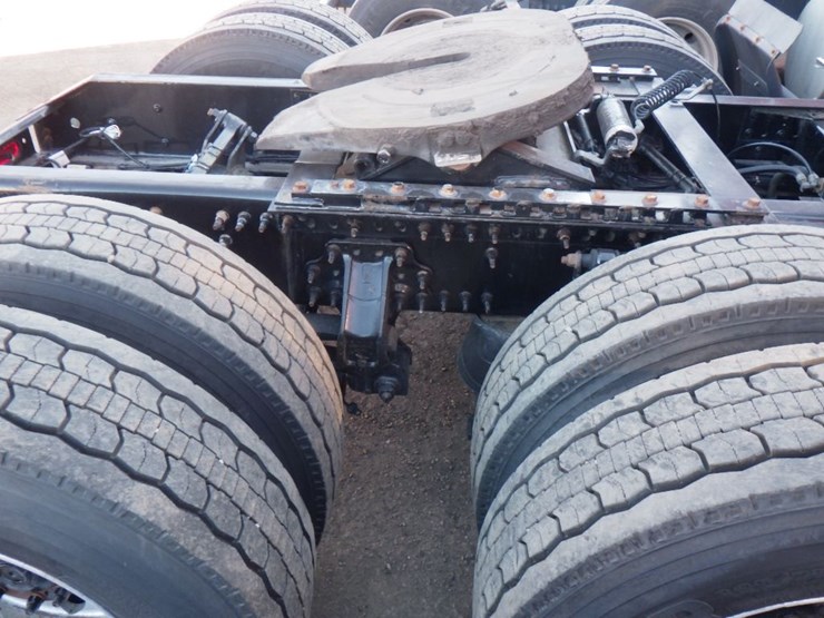 2020-volvo-vnl-760-image-5