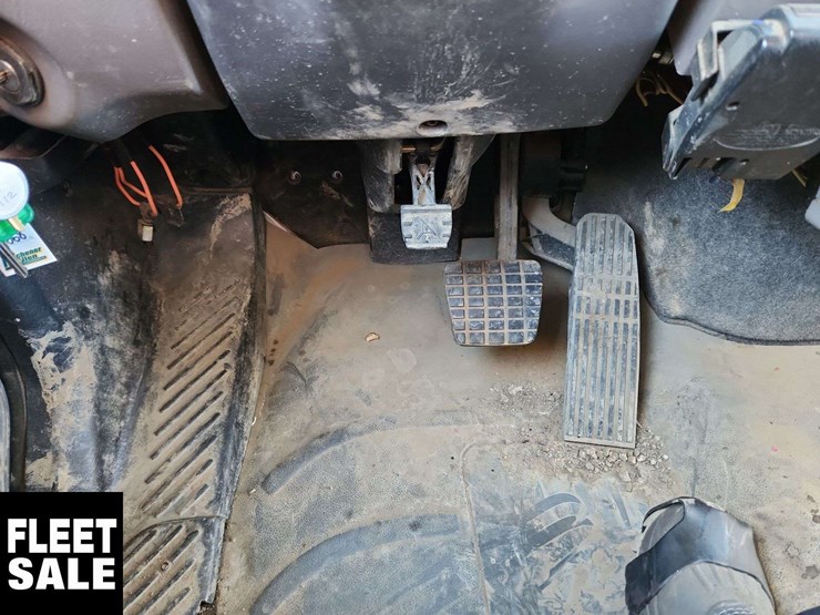 2008-freightliner-m2-106-image-26