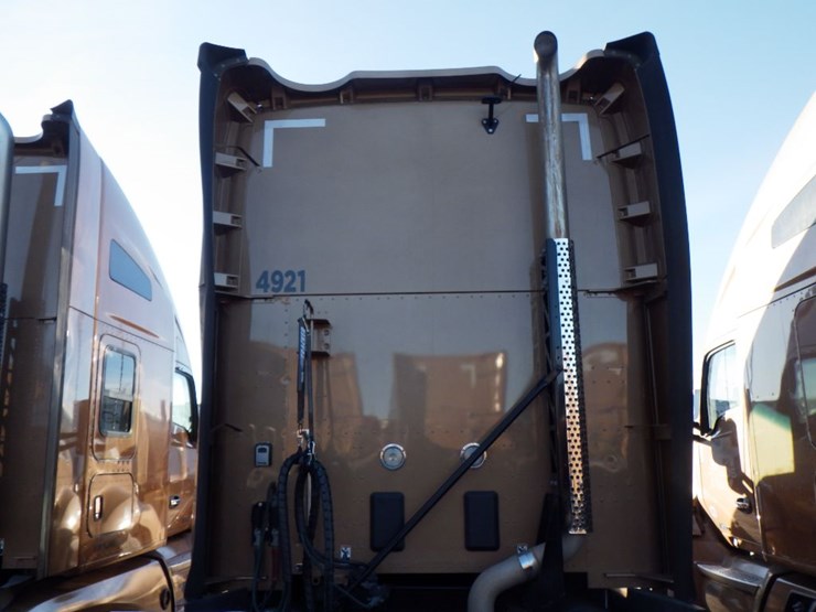 2022-kenworth-t680-image-15