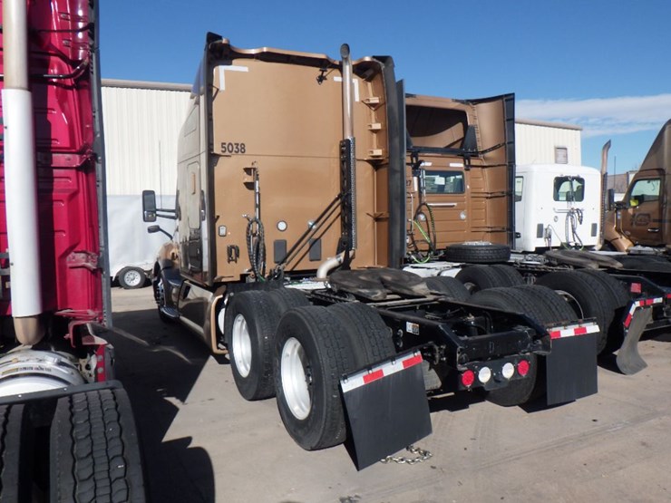 2022-kenworth-t680-image-11