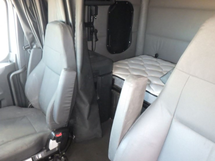 2022-freightliner-cascadia-126-image-20