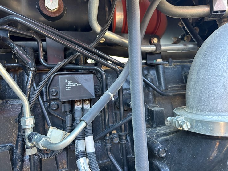 2014-new-holland-t8.330-image-67