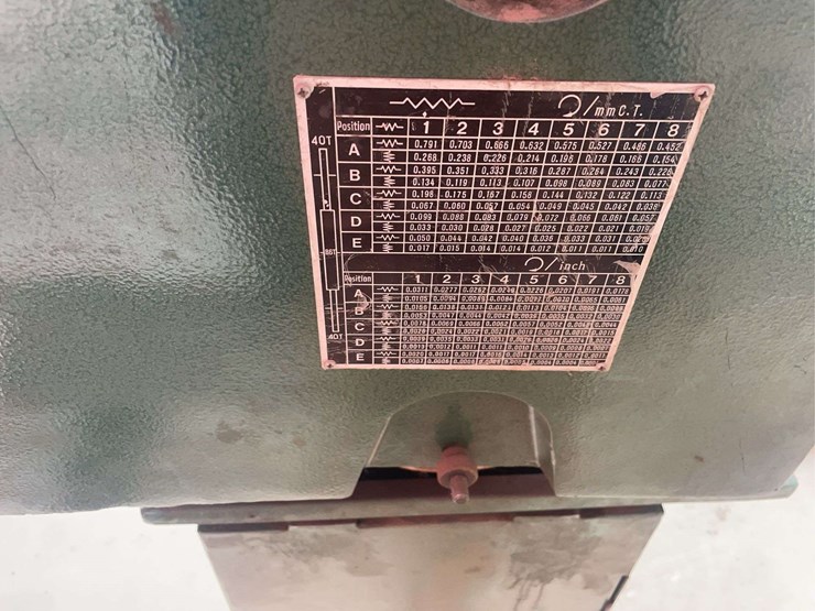 grizzley-g4003-metal-lathe,-2-complete-set-of-dies,-multiple-attachments,-220-single-phase,-multiple-tools-image-3