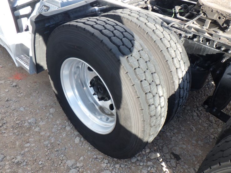 2022-freightliner-cascadia-126-image-16