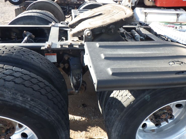 2009-freightliner-cascadia-125-image-7