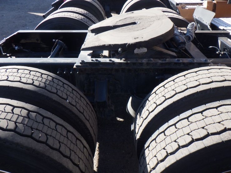 2022-volvo-vnl-760-image-5