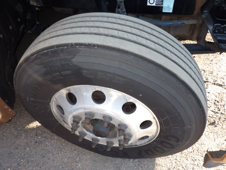 2022-kenworth-t680-image-30