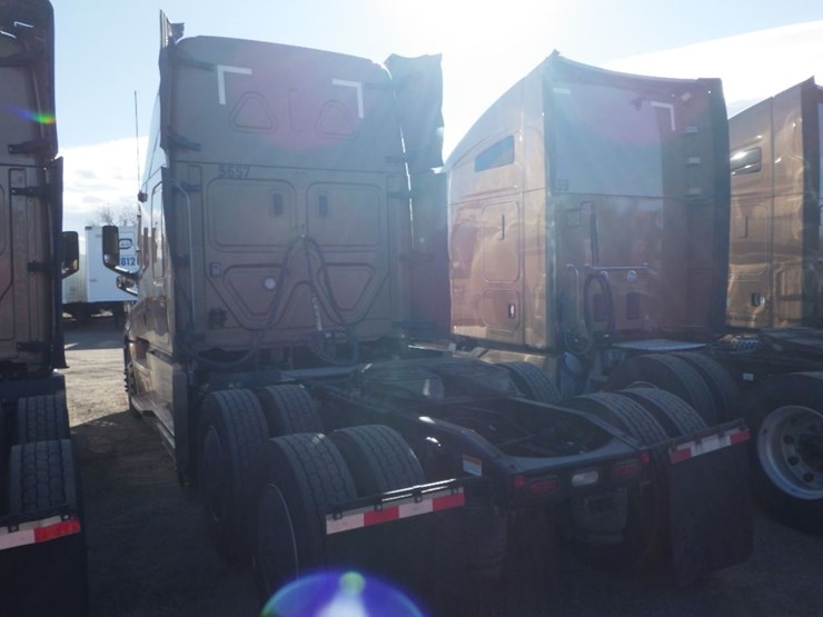 2023-freightliner-cascadia-126-image-13