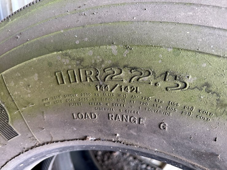 #35097-•-lot-of-miscellaneous-tires-image-14