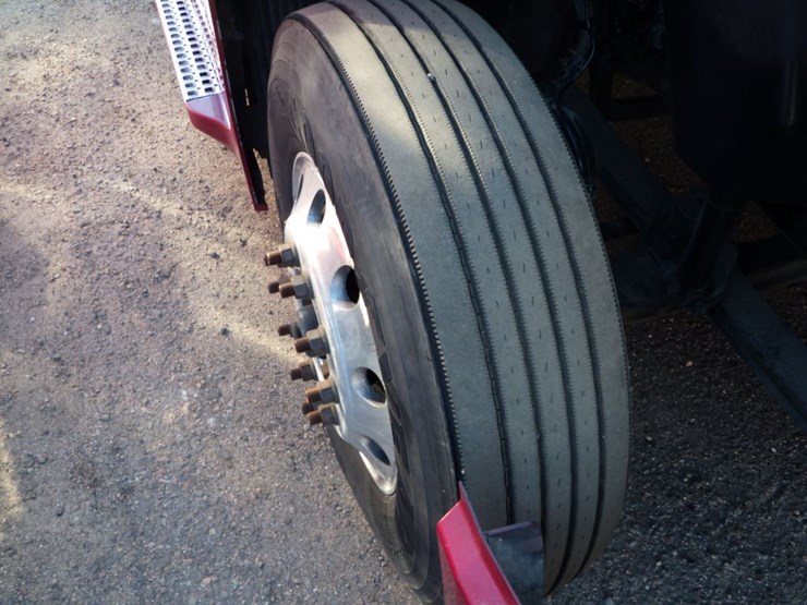 2021-volvo-vnl-300-image-30