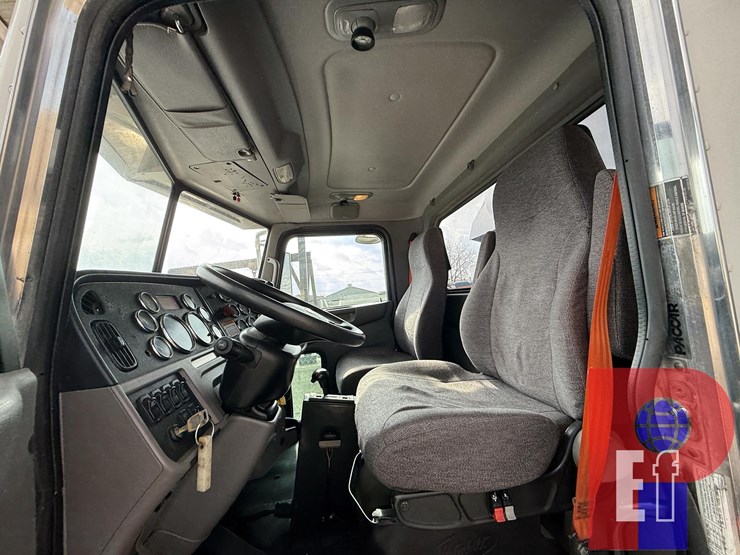 2014-peterbilt-388-image-15